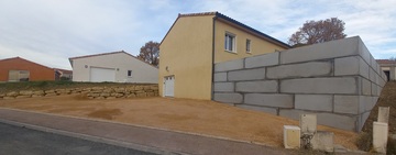 Démolition d'un enrochement et création d'un mur en lego béton